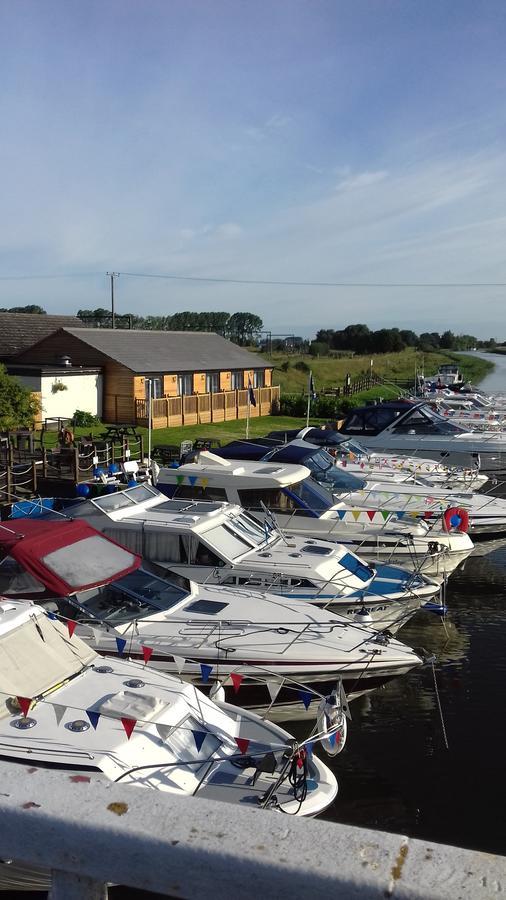 Hotel The Swan On The River Ely Exterior foto